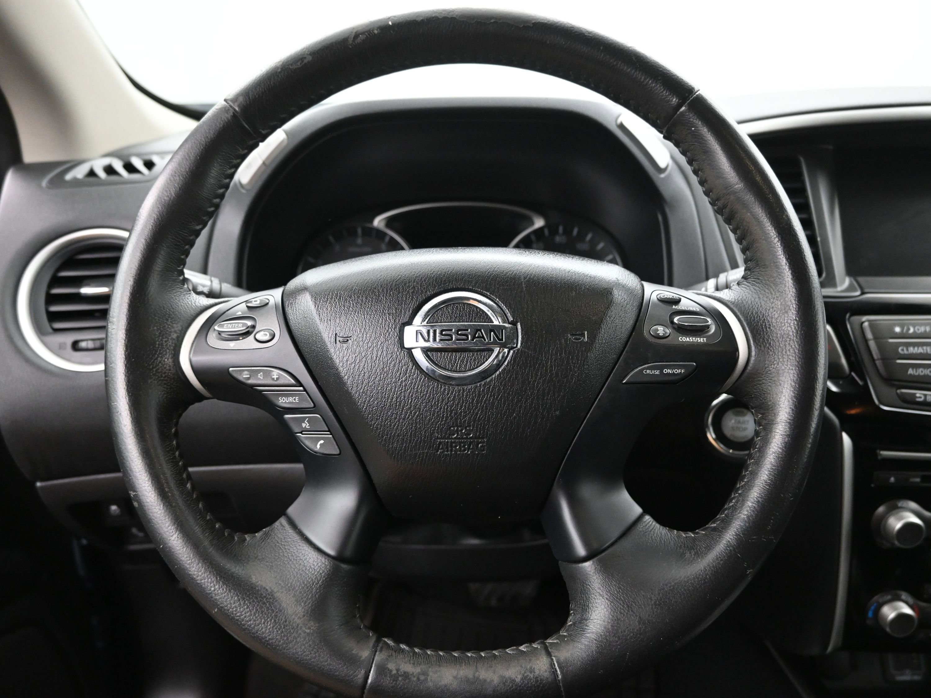 Used 2020 Nissan Pathfinder SV image 13