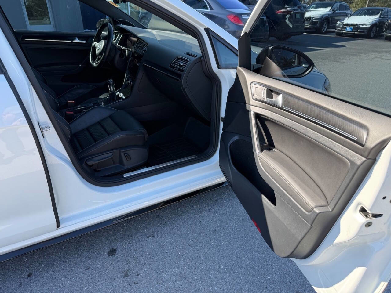 Used 2019 Volkswagen Golf R 4-Door image 8