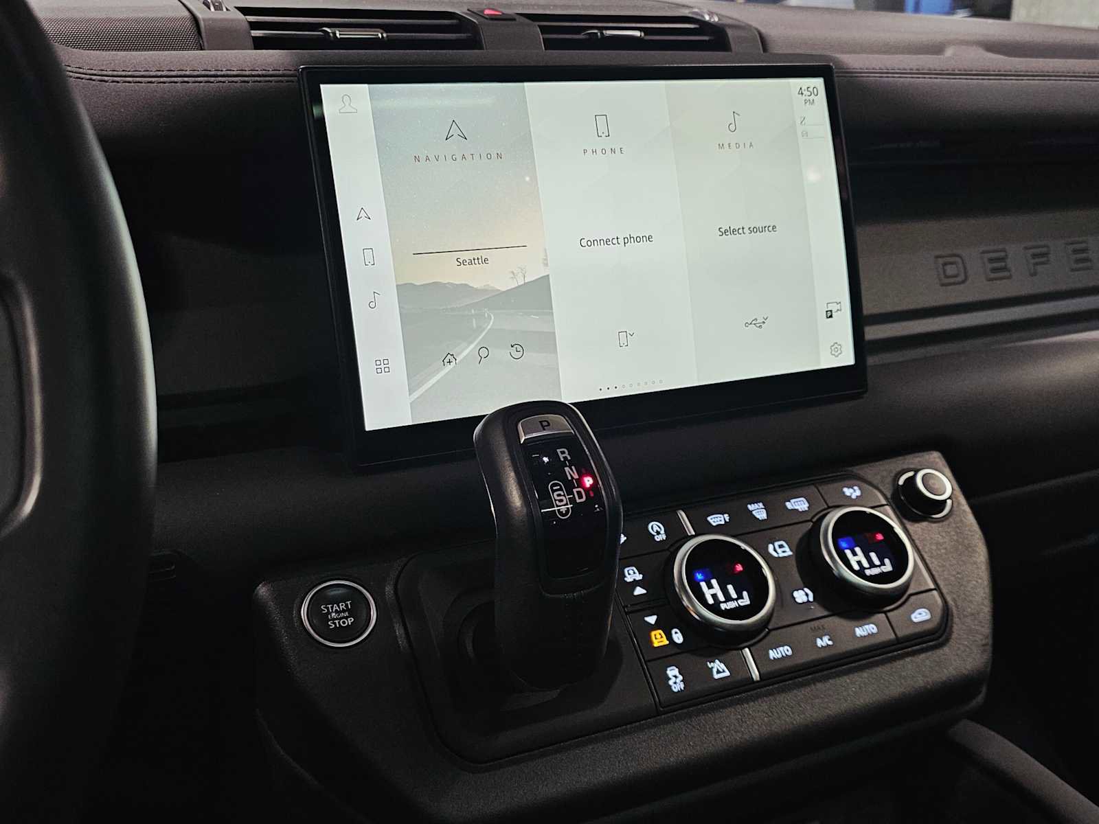 Used 2024 Land Rover Defender 130 X-Dynamic SE image 16