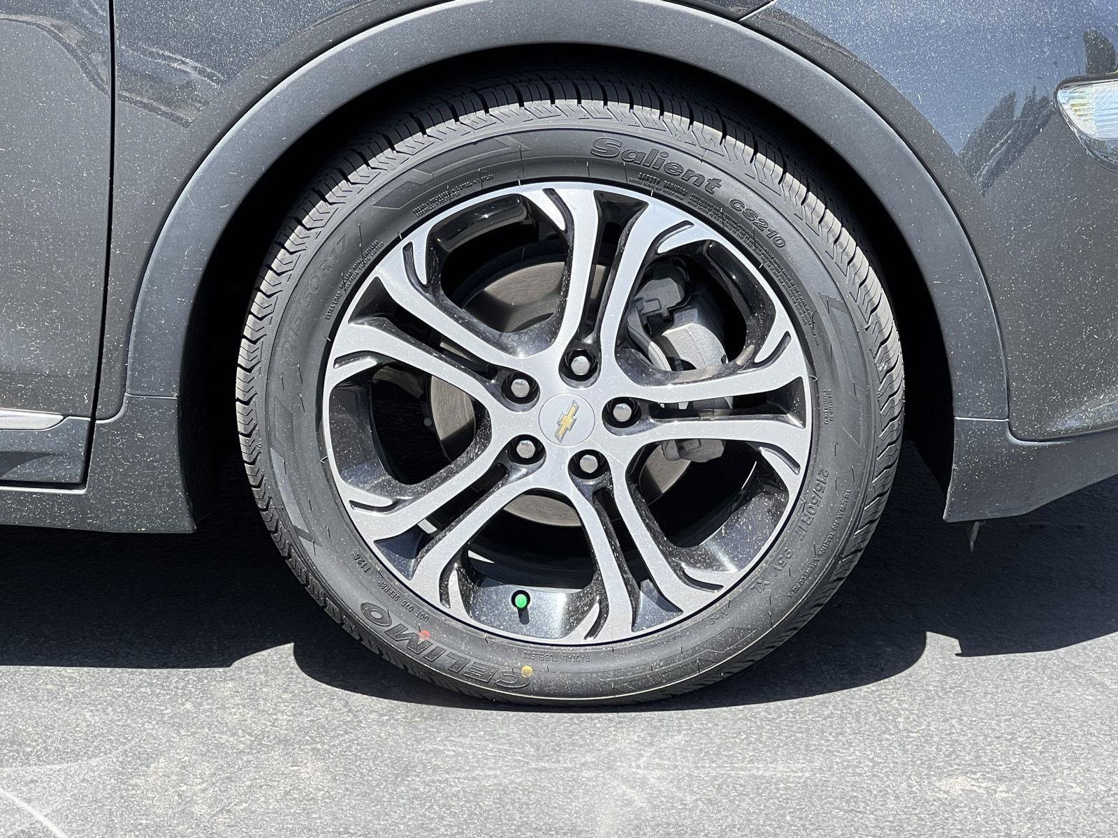 Used 2018 Chevrolet Bolt Premier w/ Driver Confidence II Package FWD image 16