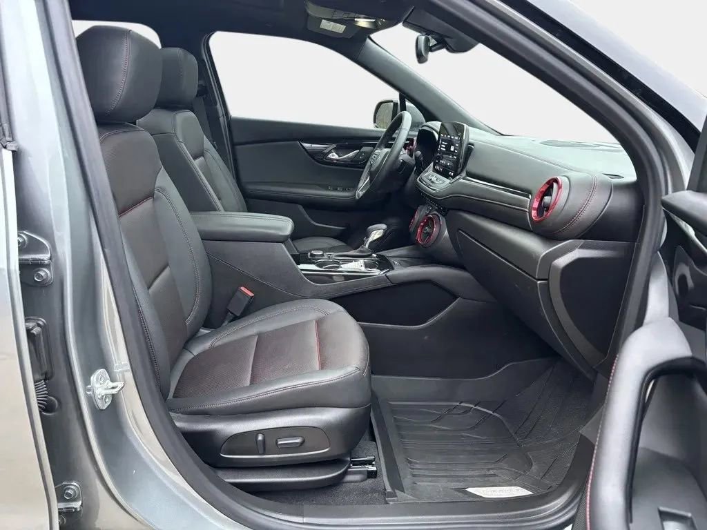 Used 2025 Chevrolet Blazer RS image 32