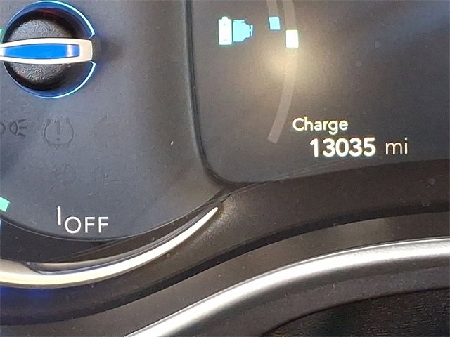 Used 2024 Chrysler Pacifica Select image 13