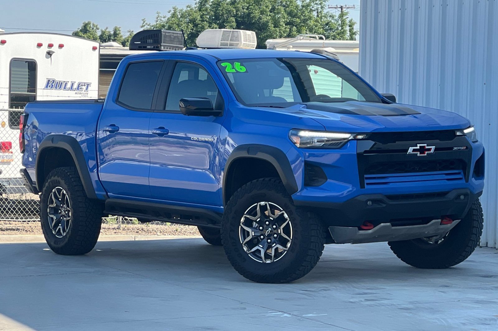 Used 2026 Chevrolet Colorado ZR2 w/ Technology Package AWD/4WD image 2