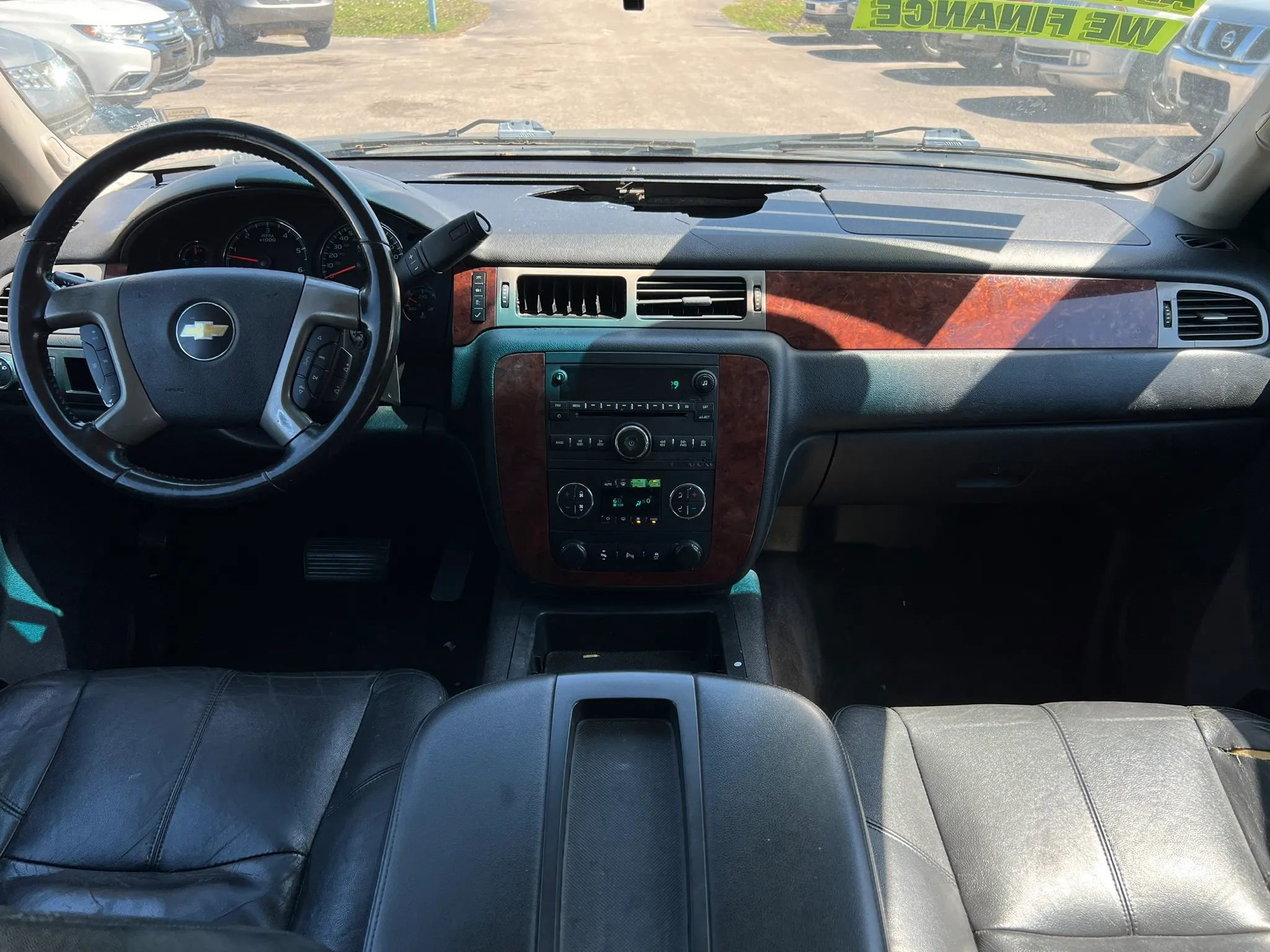 Used 2012 Chevrolet Suburban LT RWD image 15