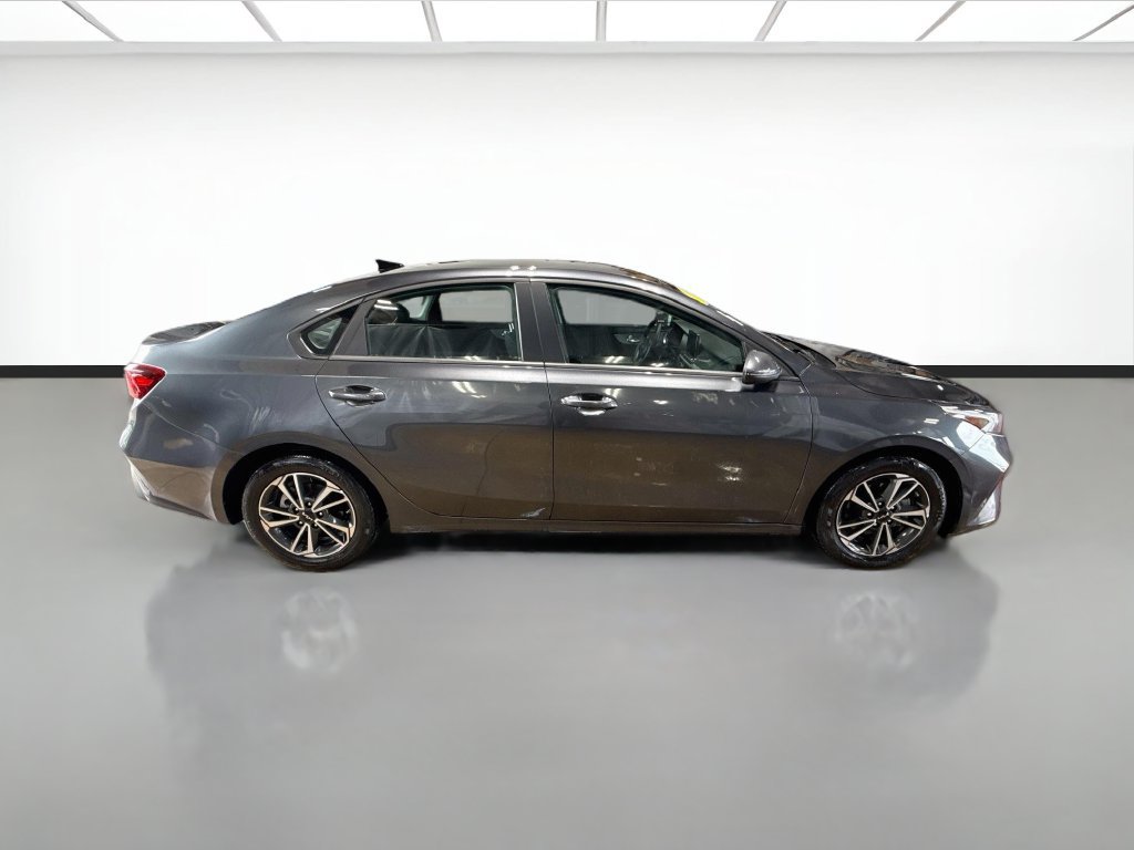 Used 2024 Kia Forte LXS w/ LXS Technology Package FWD image 5
