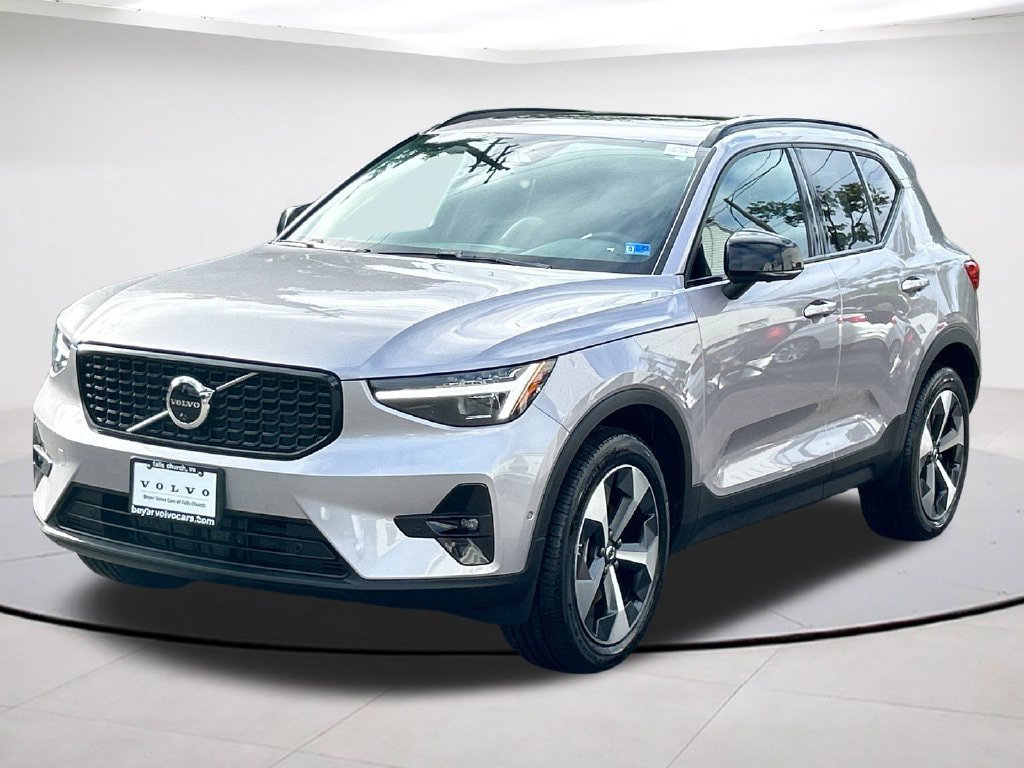 Certified 2026 Volvo XC40 B5 Plus AWD/4WD image 1