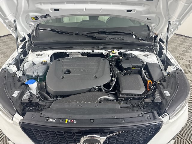 Used 2026 Volvo XC40 B5 Plus AWD/4WD image 38