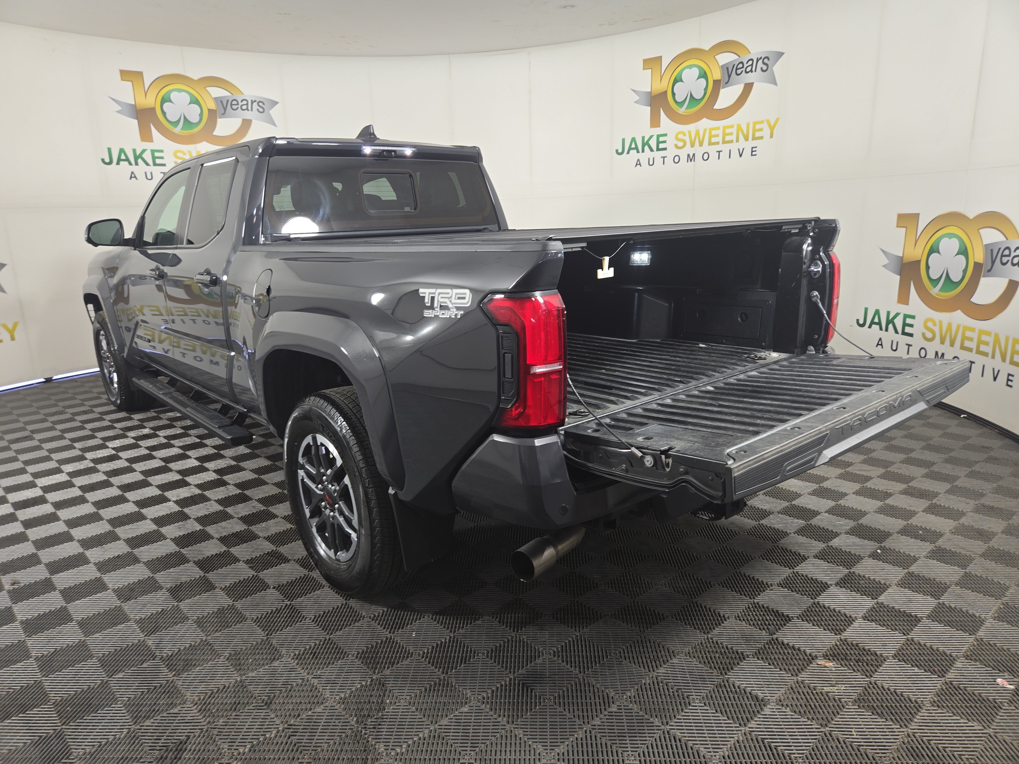Used 2024 Toyota Tacoma TRD Sport w/ TRD Sport Premium Package AWD/4WD image 32