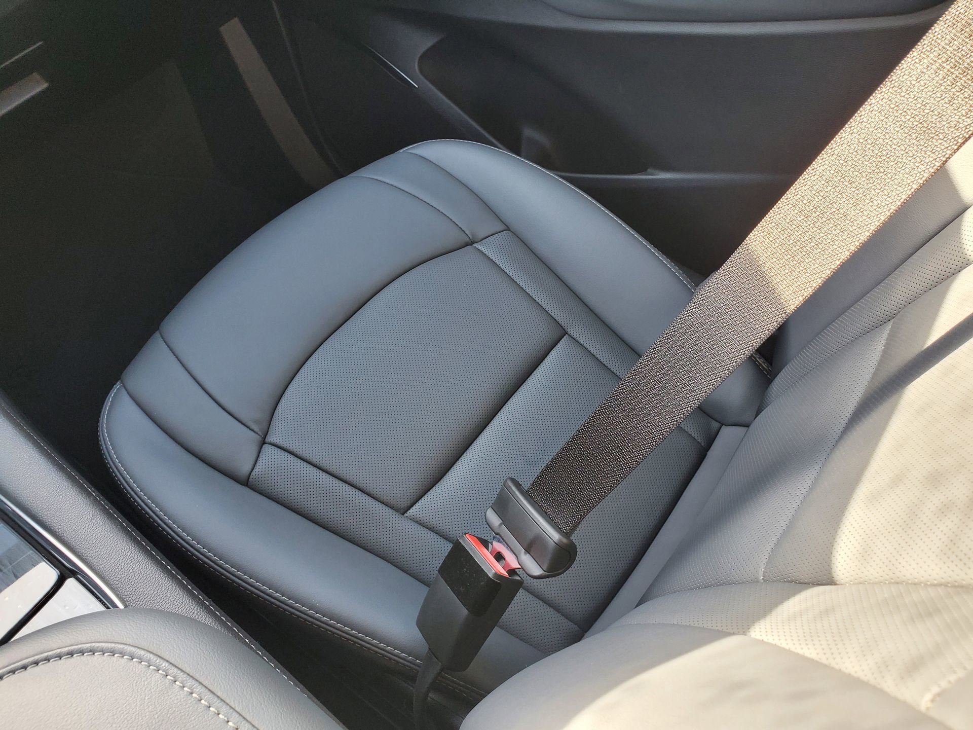 Used 2023 Buick Enclave Essence FWD image 16