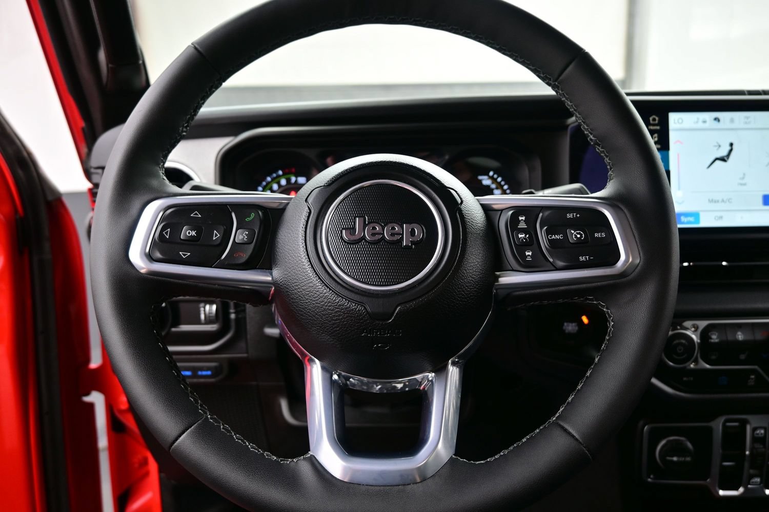 Used 2025 Jeep Wrangler Unlimited Sahara AWD/4WD image 24