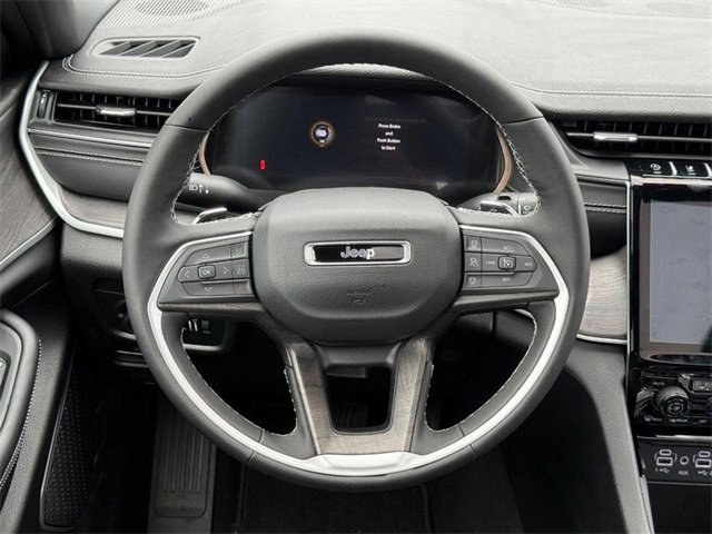 New 2025 Jeep Grand Cherokee L Limited w/ Black Appearance Package image 17