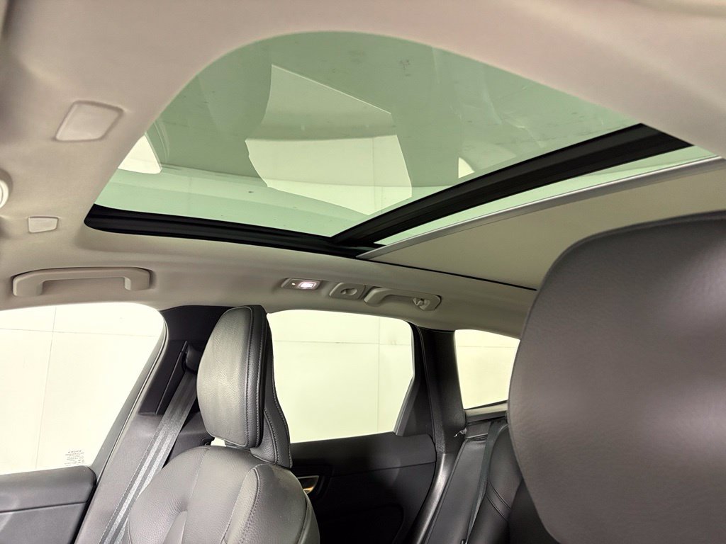 Used 2023 Volvo XC60 B5 Plus w/ Protection Package Premier FWD image 19