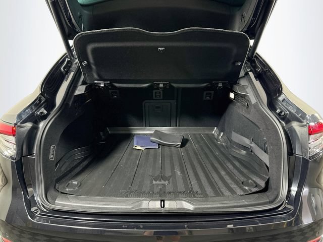 Used 2024 Maserati Levante GT Ultima AWD/4WD image 33