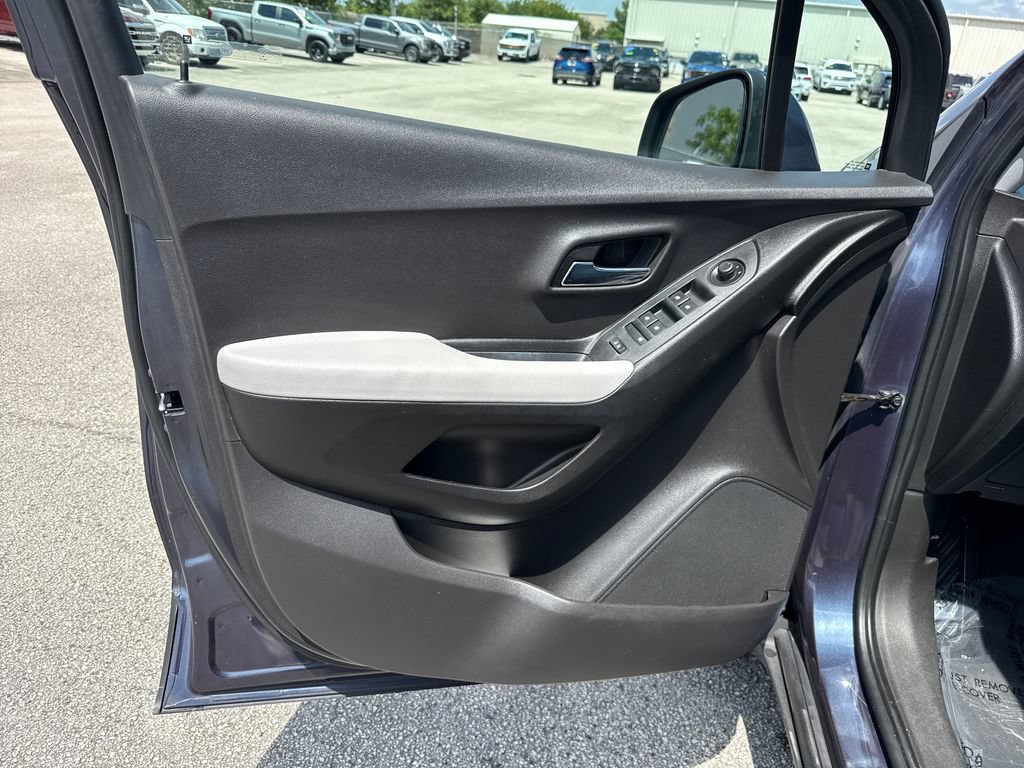 Used 2019 Chevrolet Trax LS FWD image 13