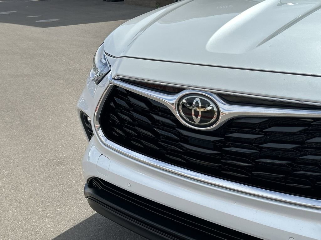 Used 2023 Toyota Highlander Limited AWD/4WD image 32