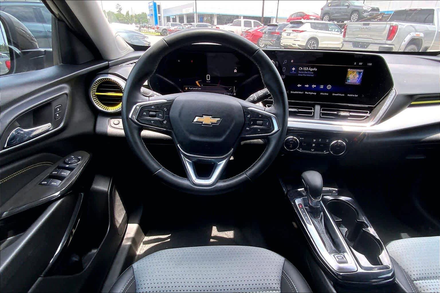 Used 2024 Chevrolet Trax LT w/ Sunroof Package FWD image 6