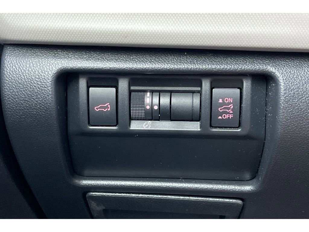 Used 2025 Subaru Forester Premium image 39