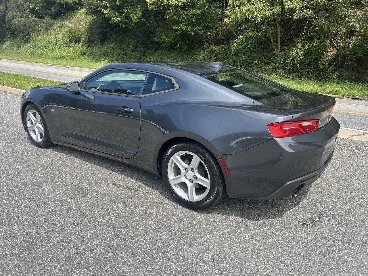 Used 2017 Chevrolet Camaro LT RWD image 4