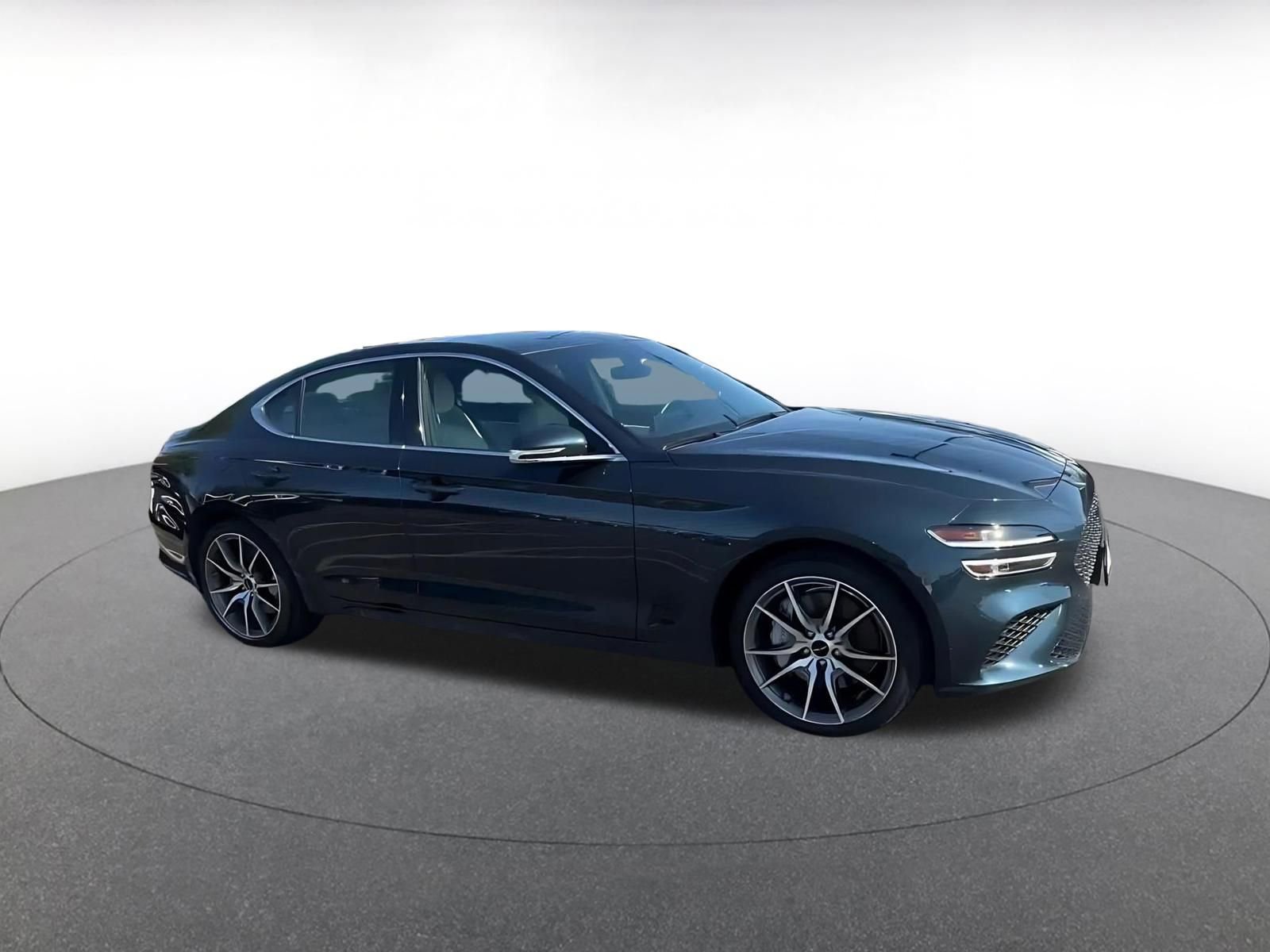 Used 2025 Genesis G70 2.5T image 2