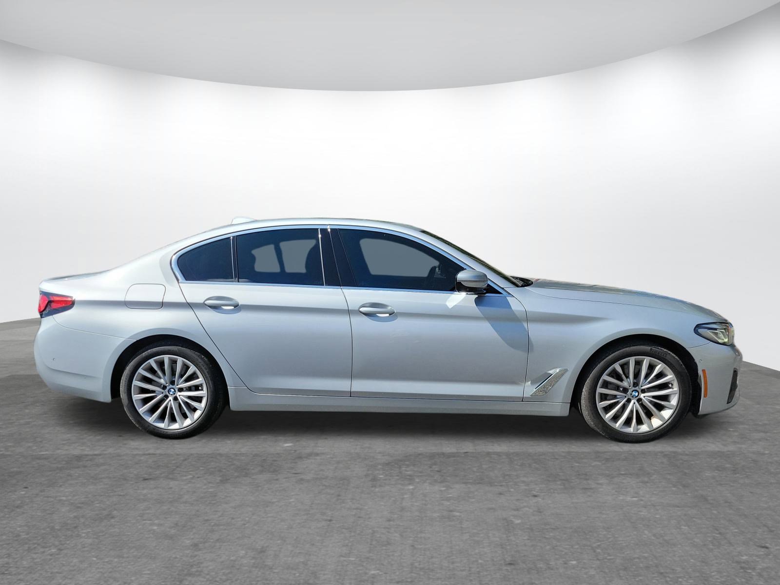 Used 2021 BMW 540i image 2