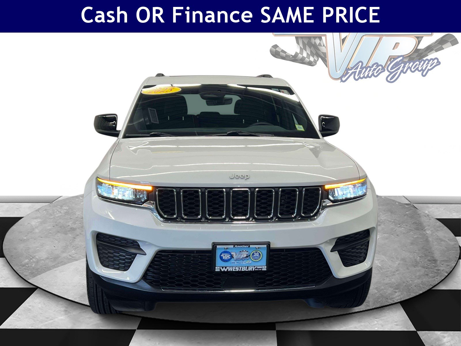 Certified 2025 Jeep Grand Cherokee Laredo X w/ Luxury Tech Group I AWD/4WD image 4