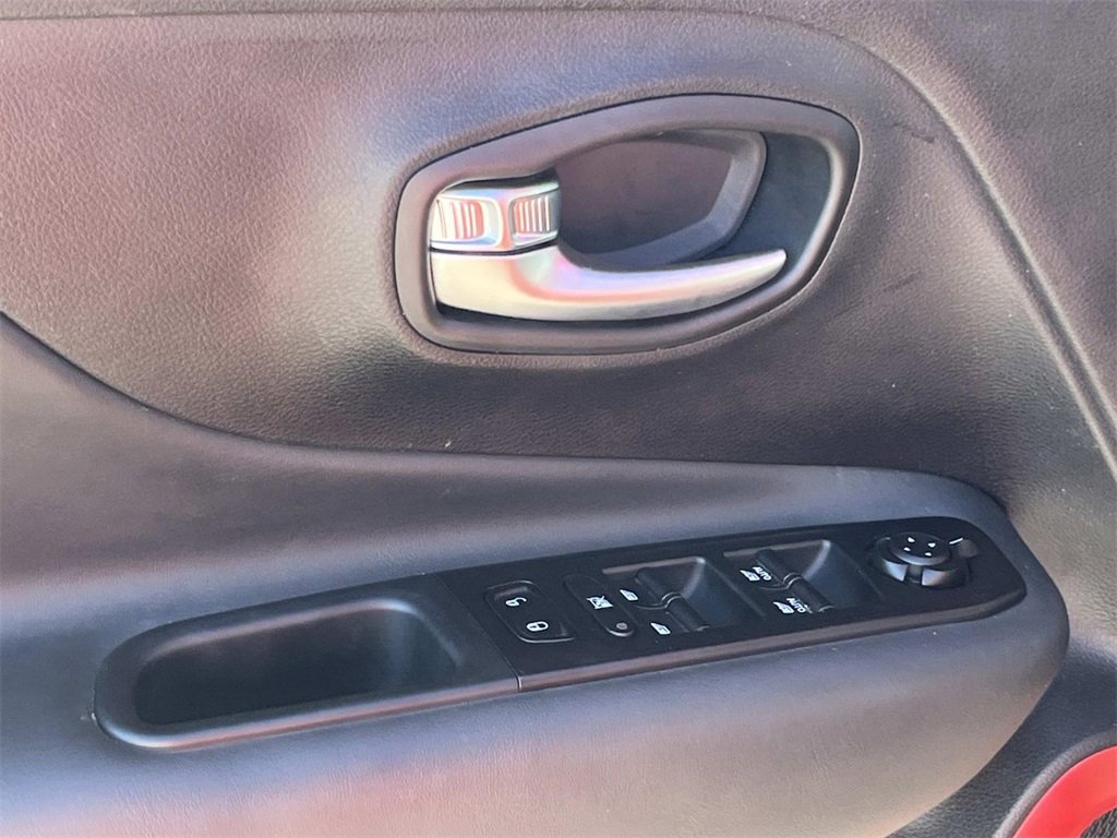 Used 2022 Jeep Renegade Latitude image 12