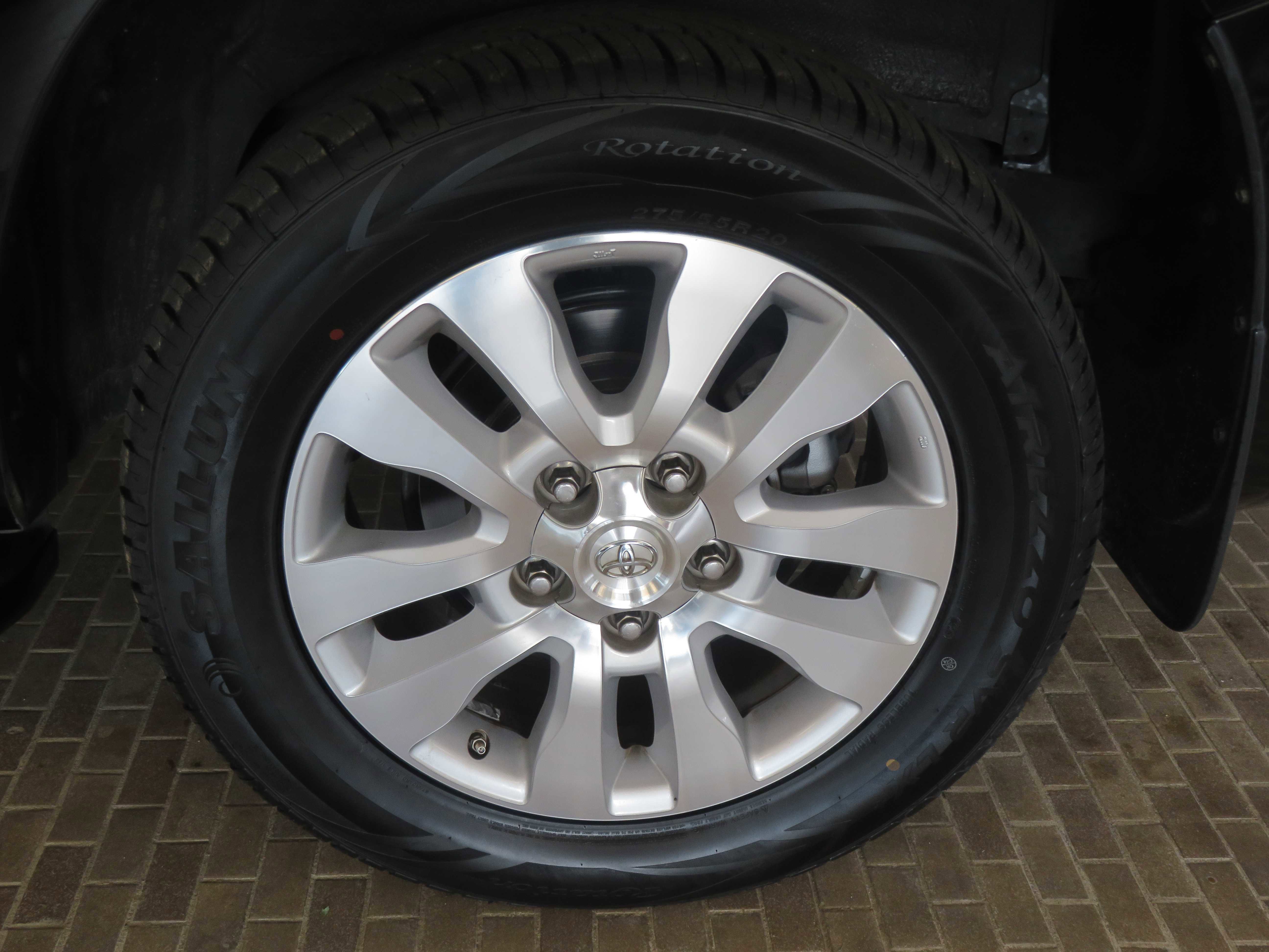 Used 2017 Toyota Sequoia Platinum AWD/4WD image 8
