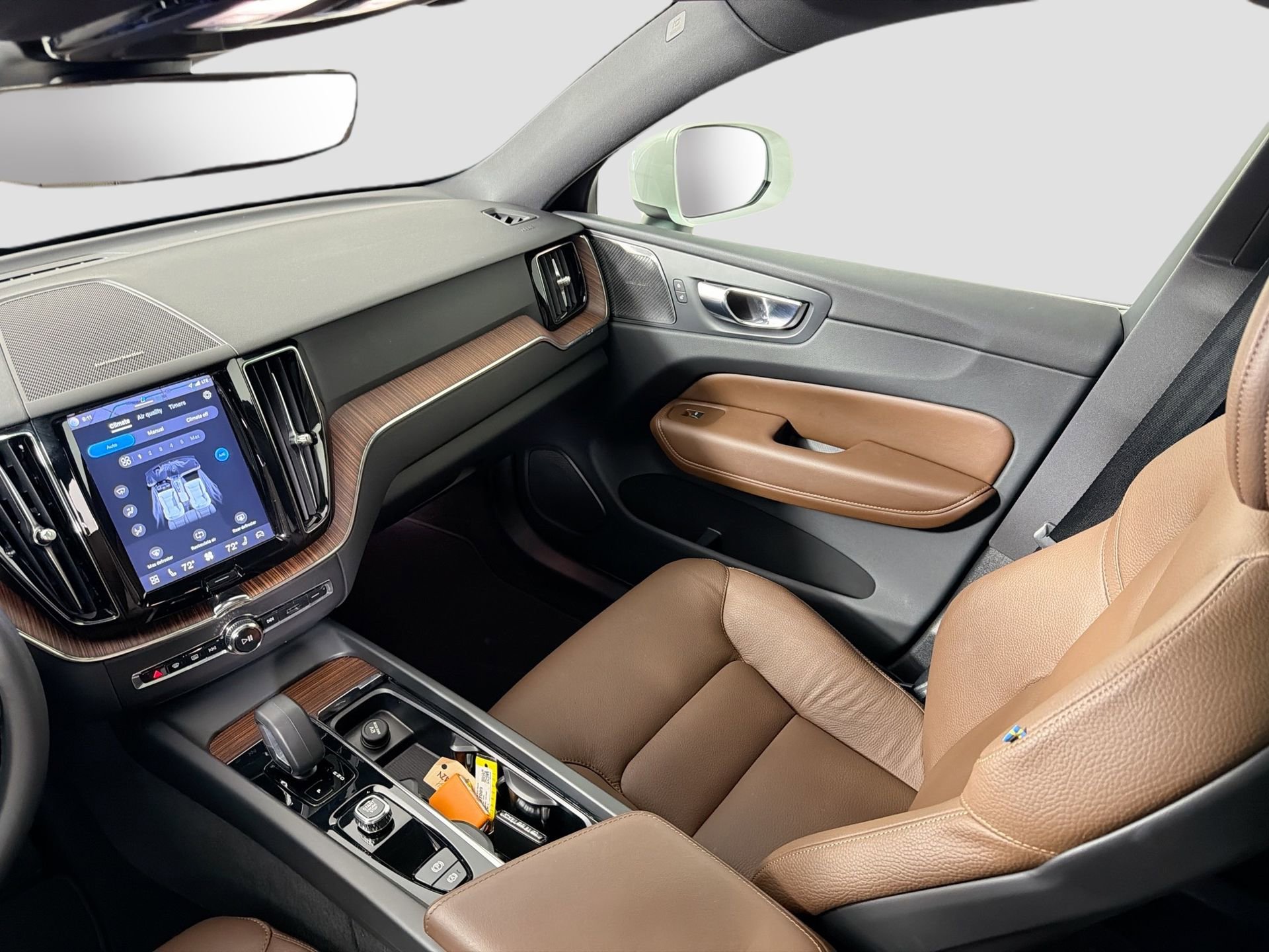 Certified 2023 Volvo XC60 B5 Plus w/ Protection Package Premier FWD image 25