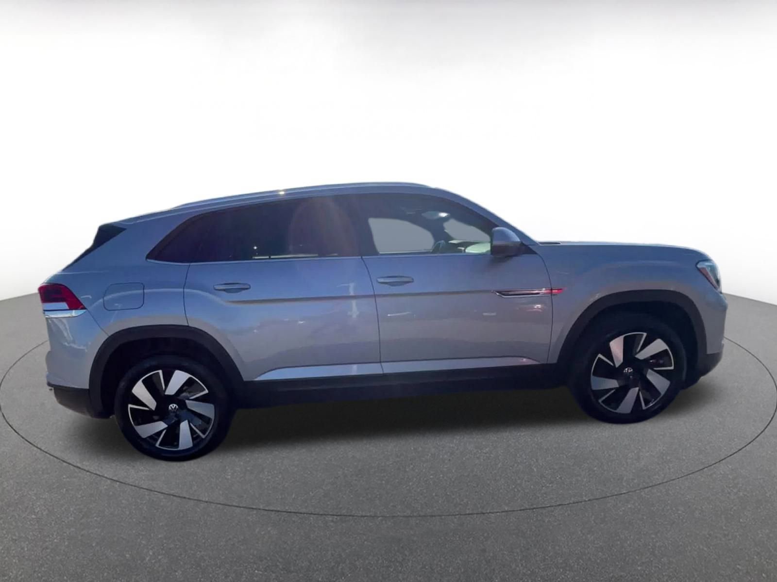 Used 2025 Volkswagen Atlas Cross Sport SE image 16