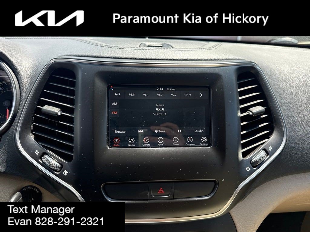Used 2019 Jeep Cherokee Latitude w/ Popular Appearance Group AWD/4WD image 12