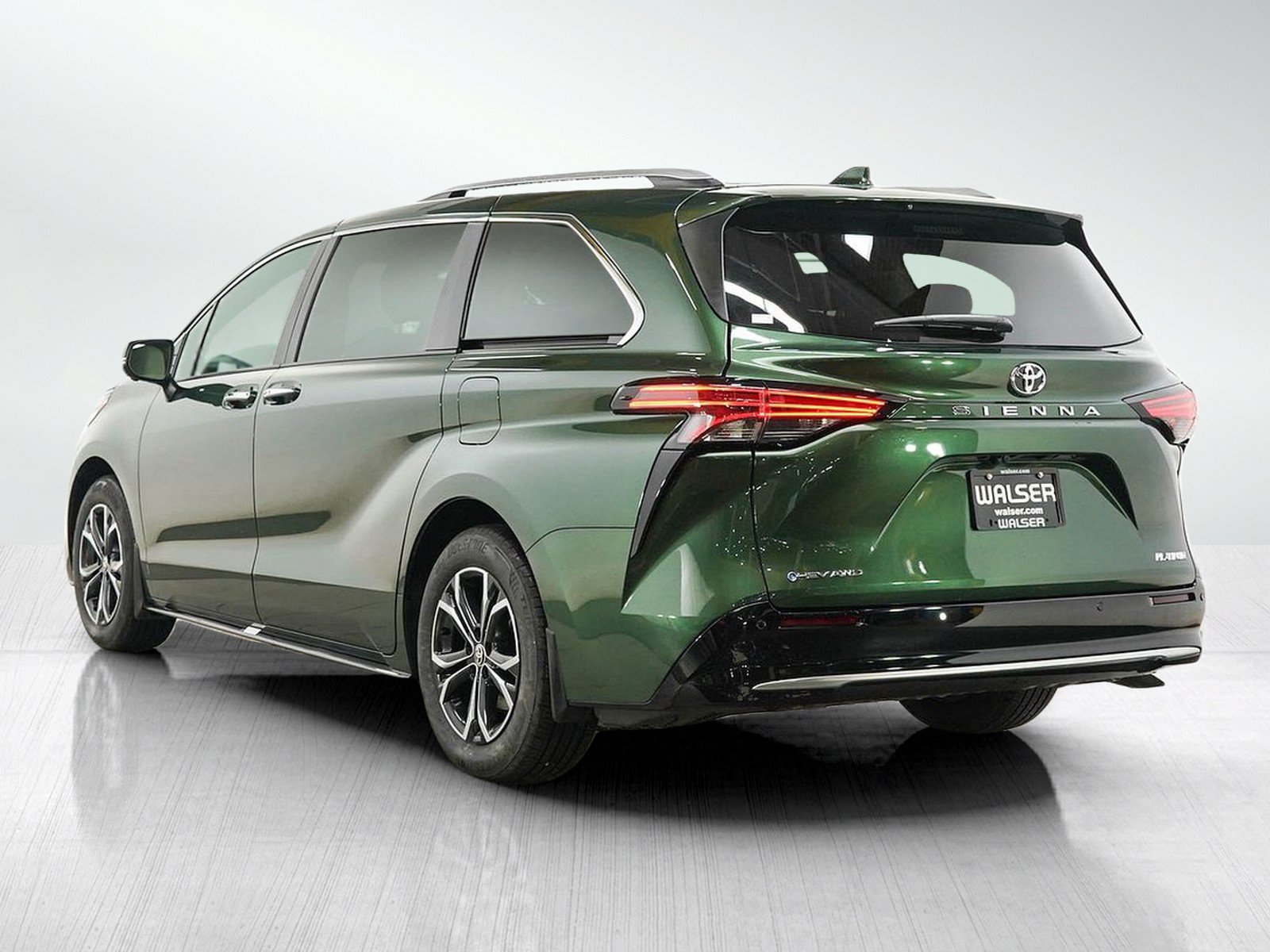 Used 2026 Toyota Sienna Platinum AWD/4WD image 3
