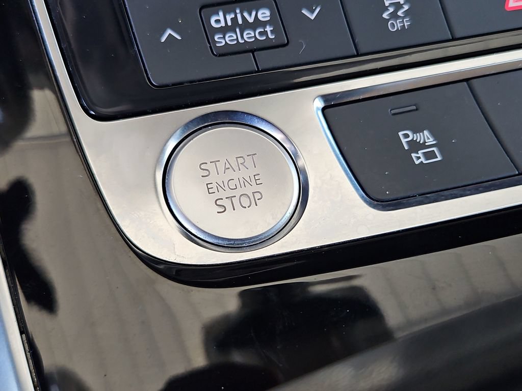 Used 2019 Audi Q8 Premium Plus w/ Premium Plus AWD/4WD image 18