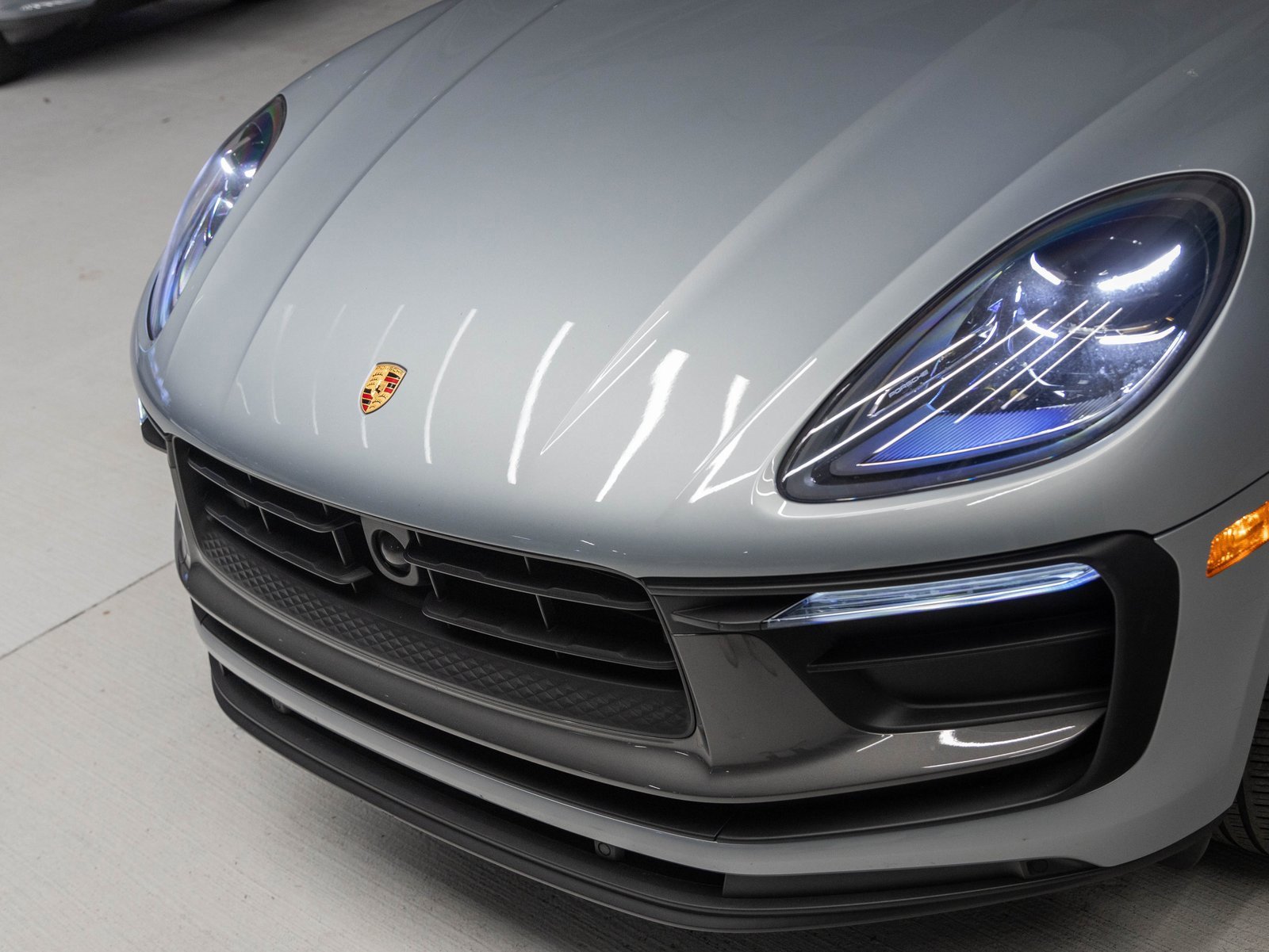 Used 2024 Porsche Macan Turbo image 32