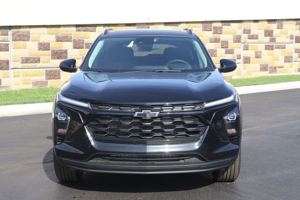 New 2026 Chevrolet Trax LT w/ Sunroof Package FWD image 2