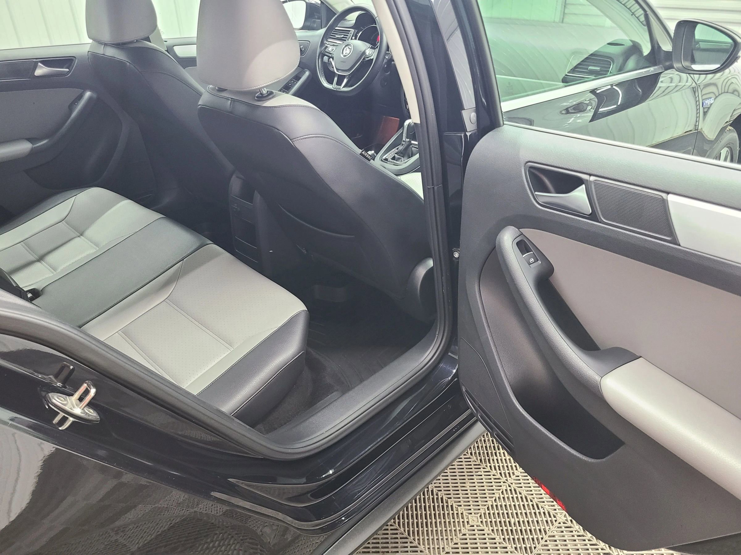 Used 2016 Volkswagen Jetta SEL Premium image 39