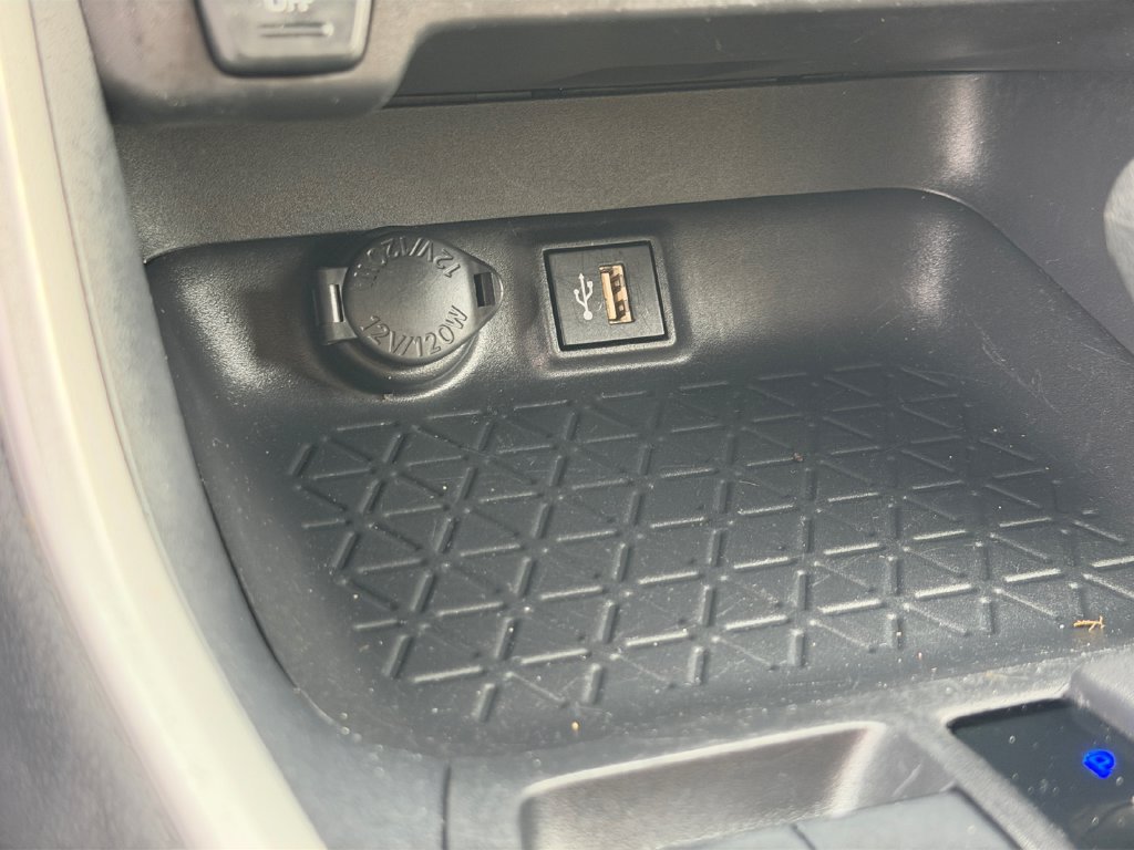 Used 2025 Toyota RAV4 XLE AWD/4WD image 27