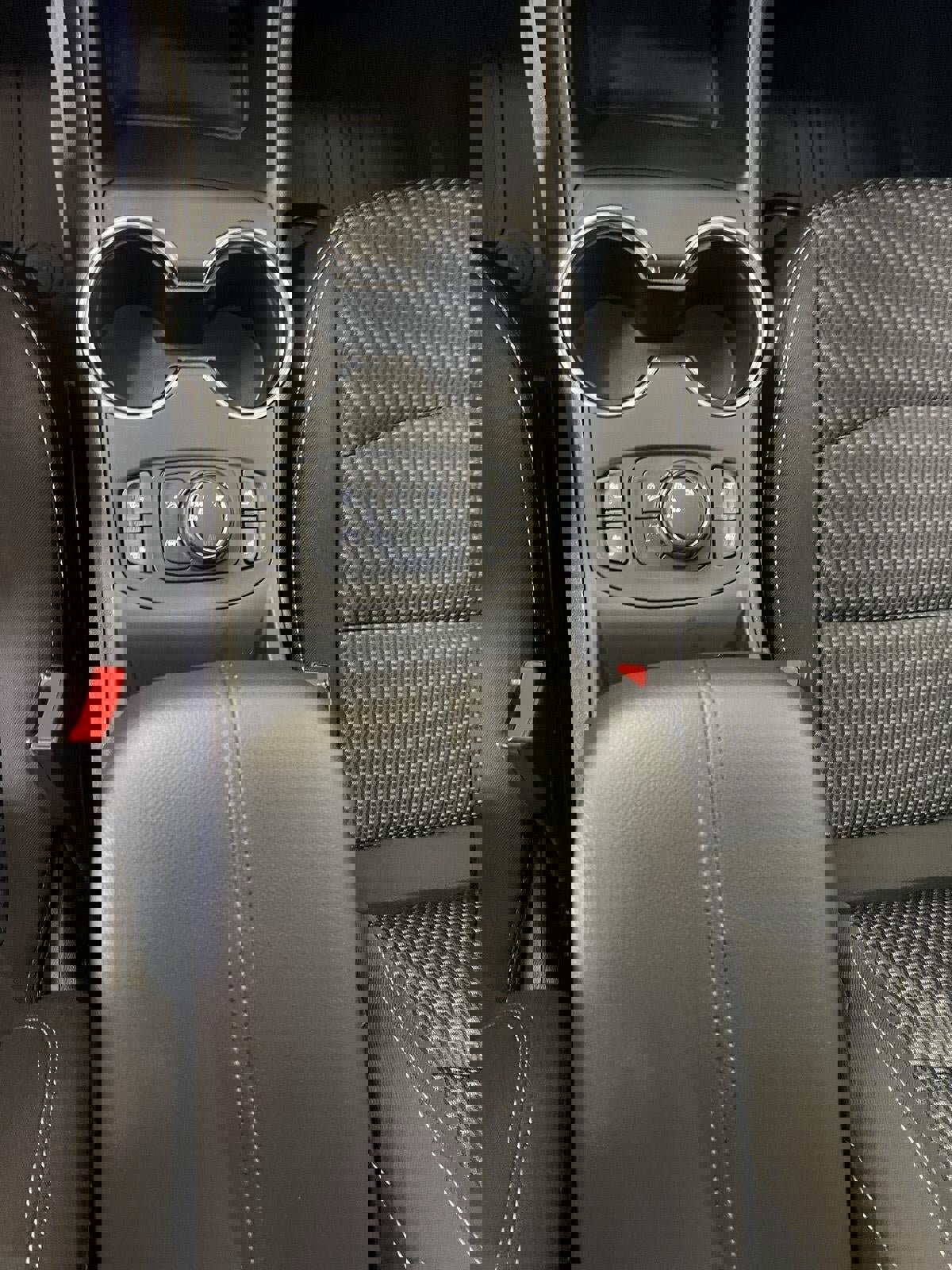 Used 2023 GMC Terrain SLE w/ Driver Convenience Package image 16