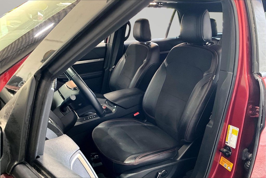 Used 2018 Ford Explorer XLT w/ XLT Appearance Package AWD/4WD image 21