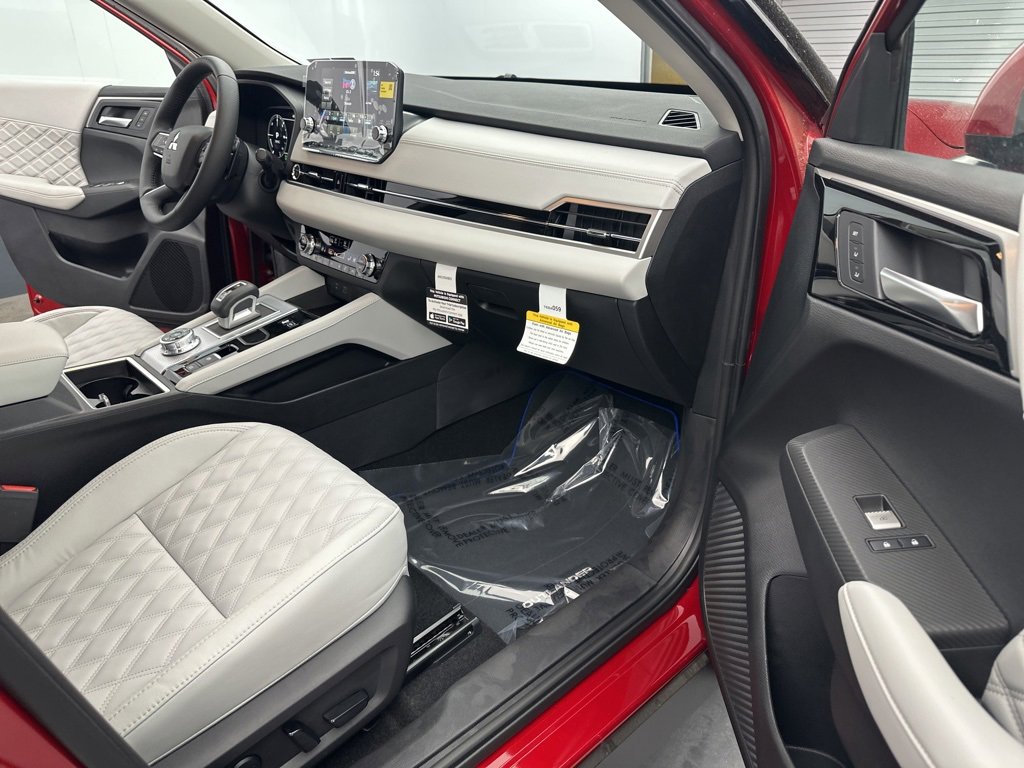 New 2025 Mitsubishi Outlander SEL image 30