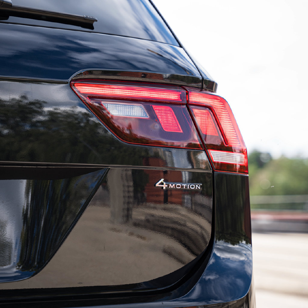 Certified 2024 Volkswagen Tiguan SE R-Line AWD/4WD image 5