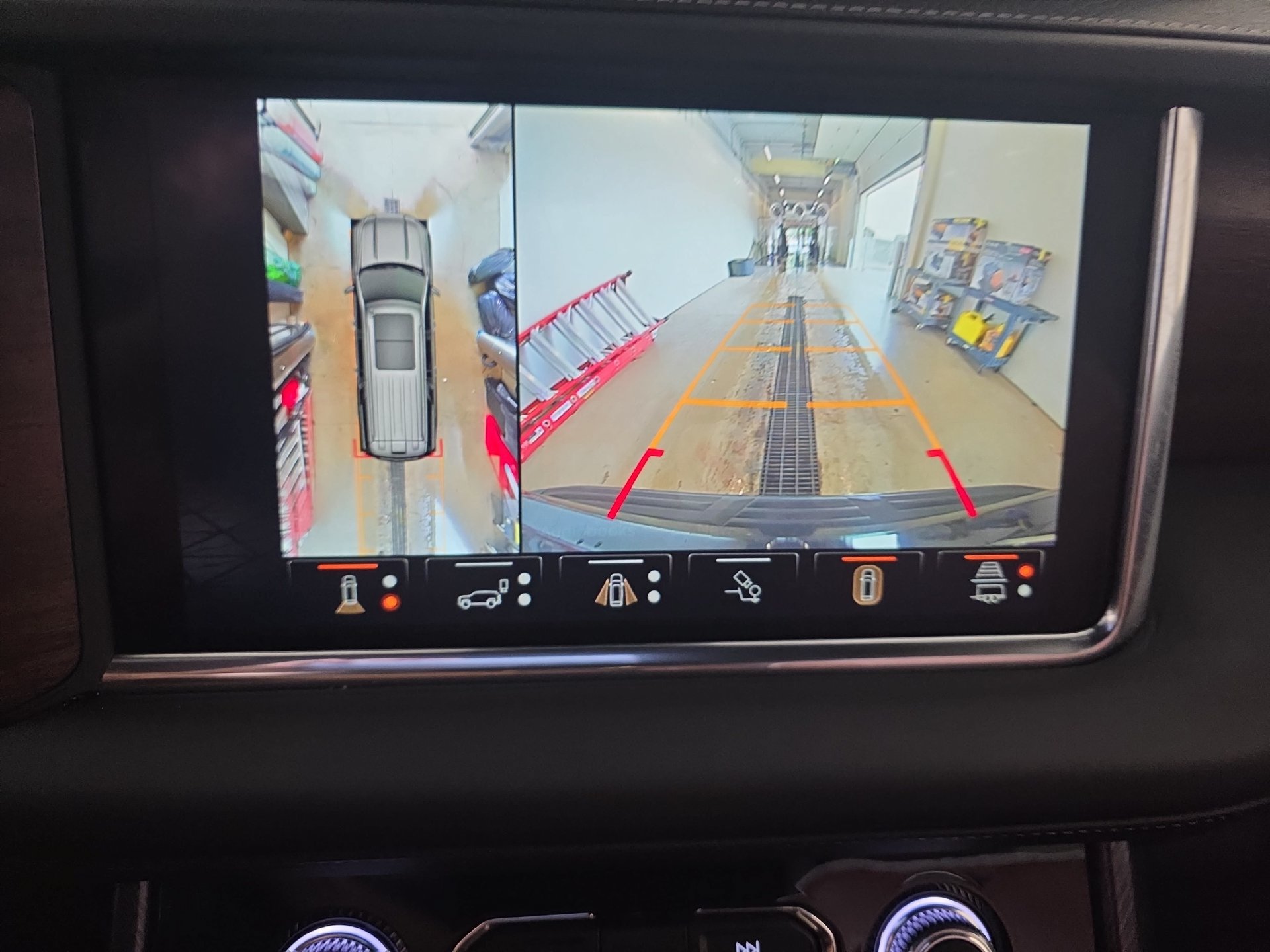 Used 2023 GMC Yukon Denali Ultimate AWD/4WD image 23