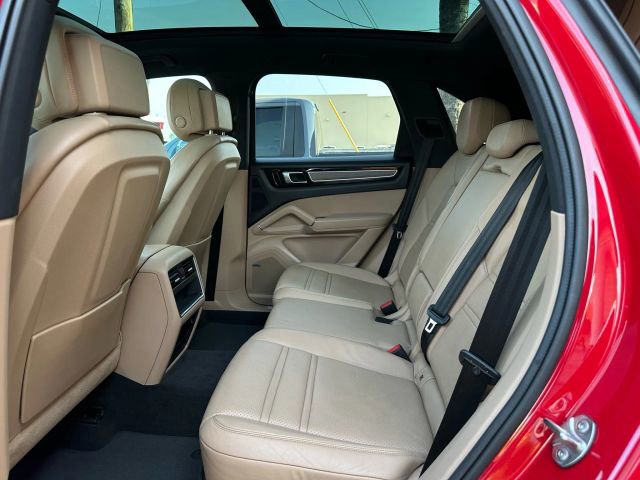 Used 2021 Porsche Cayenne image 24