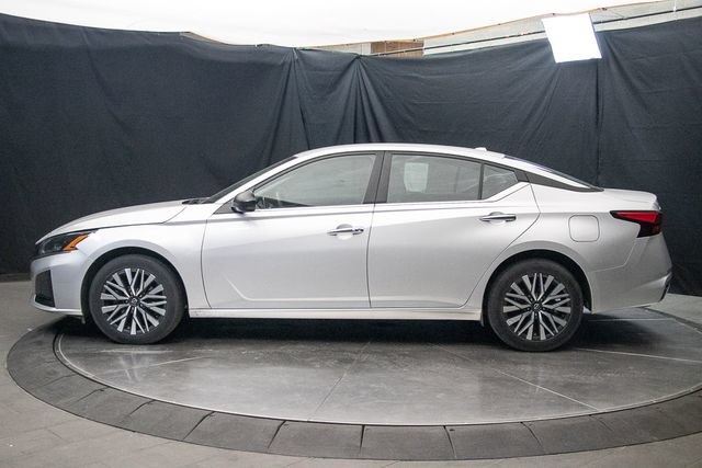 Used 2024 Nissan Altima 2.5 SV AWD/4WD image 10