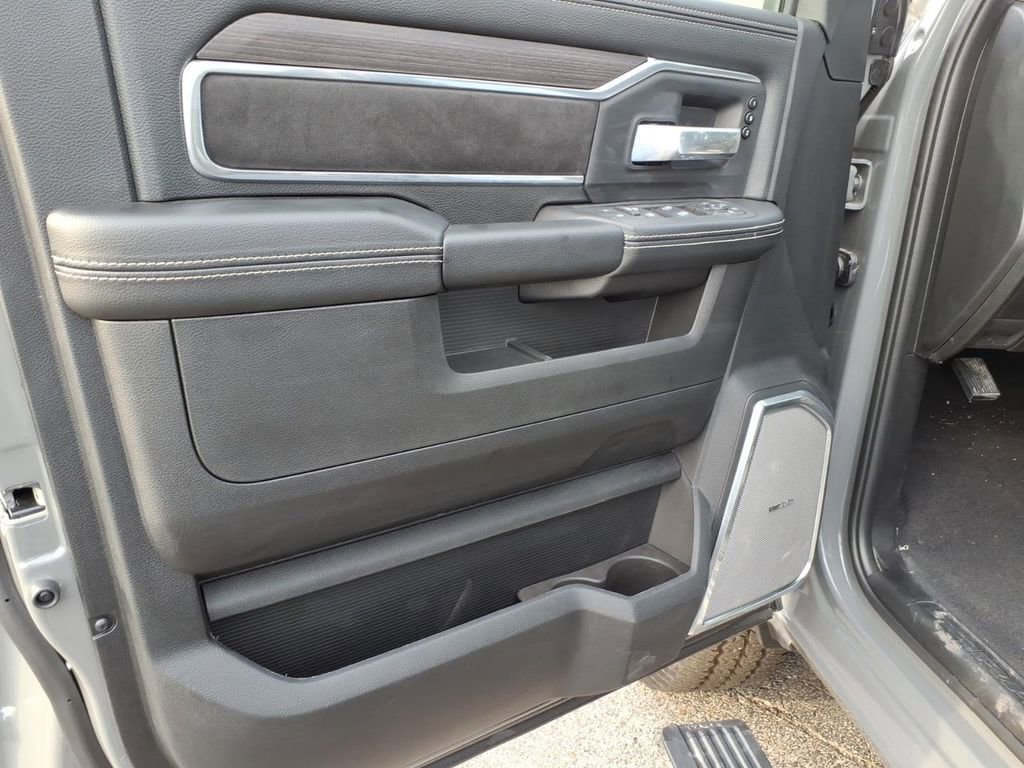 New 2026 RAM 2500 Laramie AWD/4WD image 12