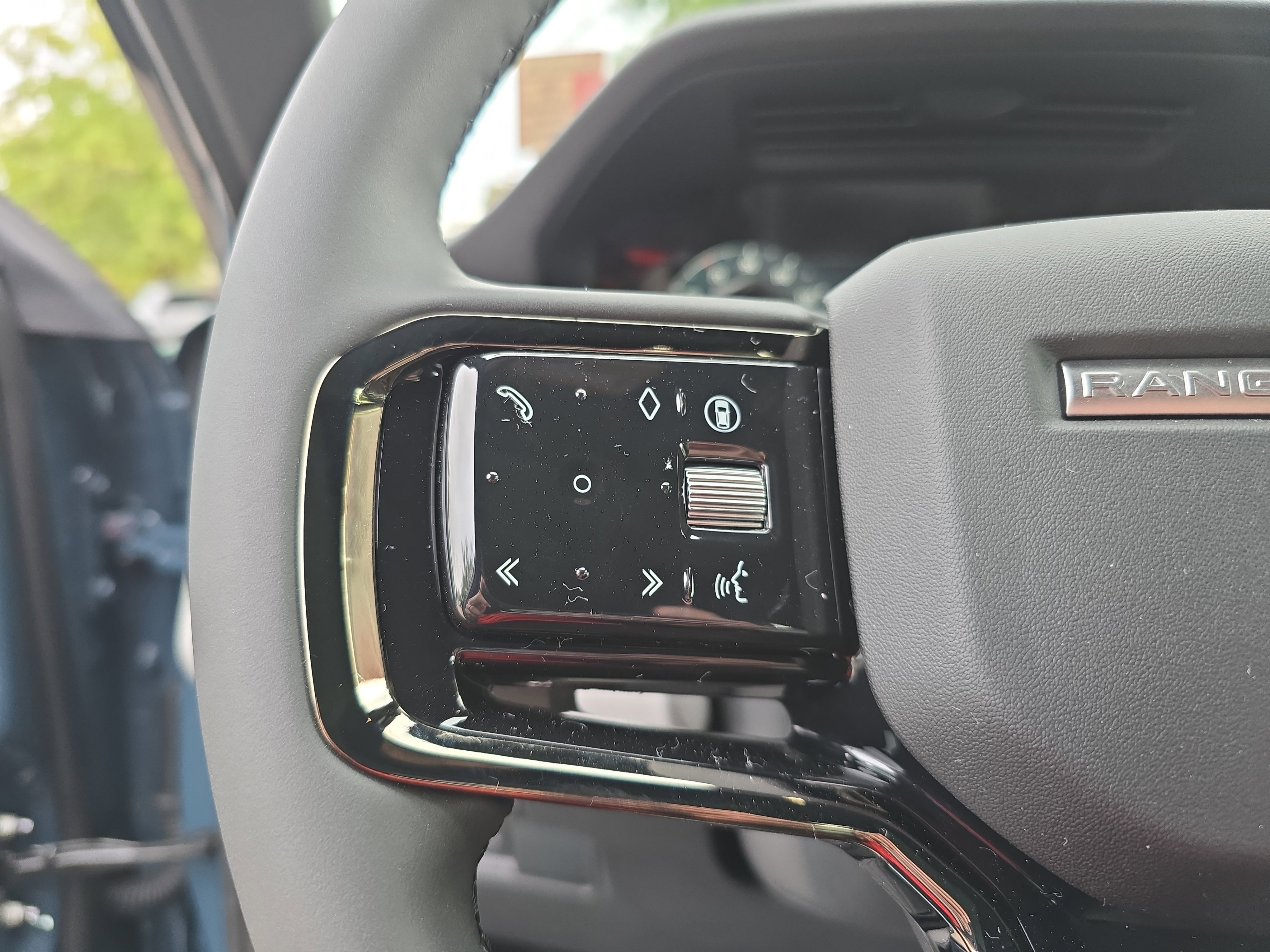 New 2026 Land Rover Range Rover Evoque Dynamic SE image 17