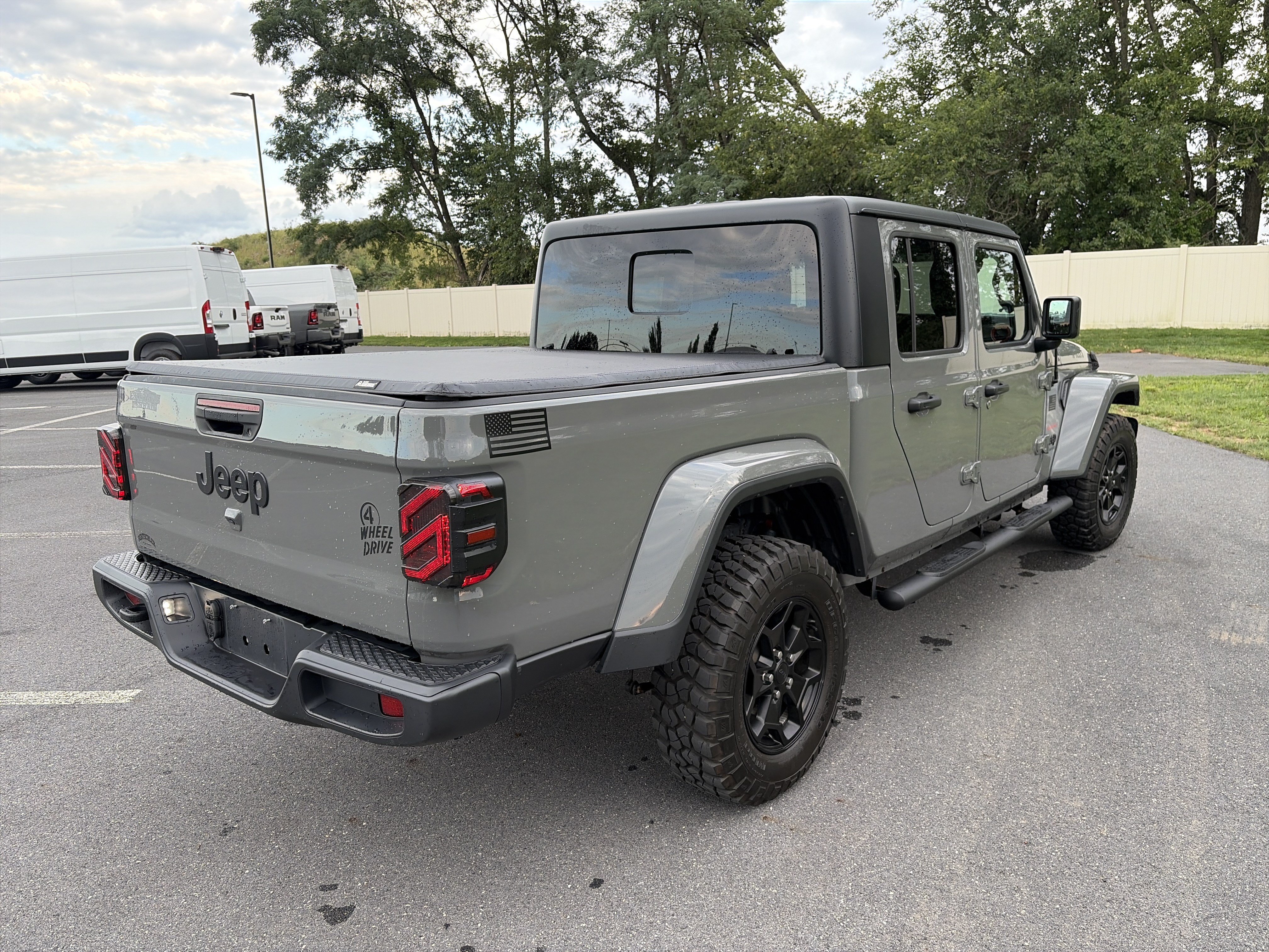 Used 2021 Jeep Gladiator Sport AWD/4WD image 8