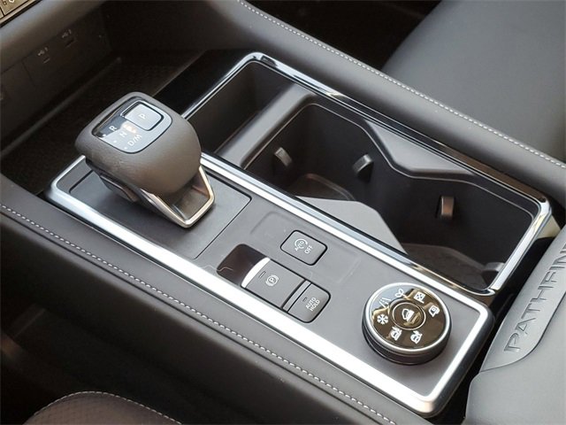 New 2025 Nissan Pathfinder SL image 18