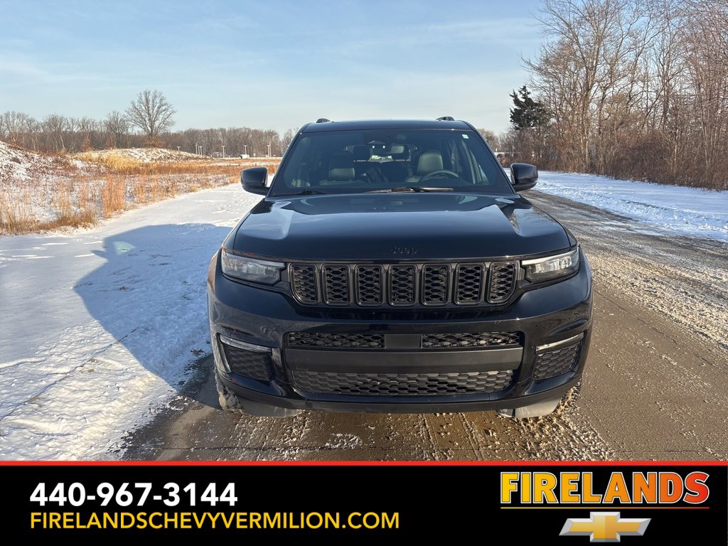 Used 2024 Jeep Grand Cherokee L Limited w/ Black Appearance Package image 12