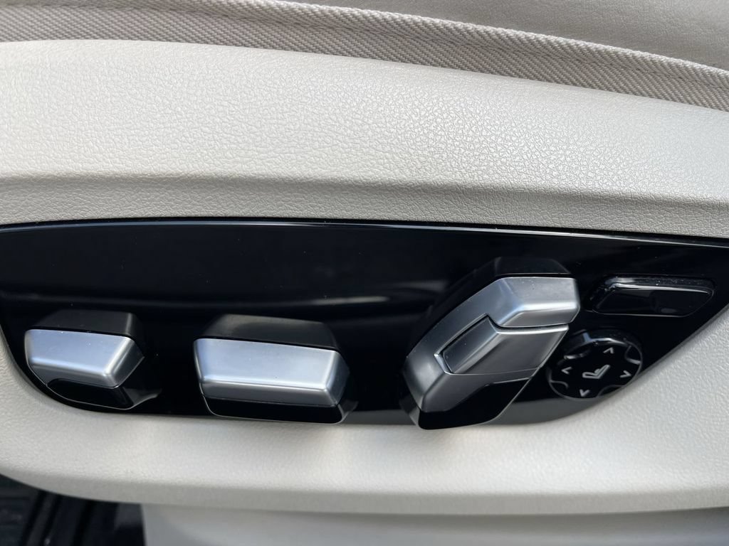 Used 2020 BMW M550i xDrive AWD/4WD image 12