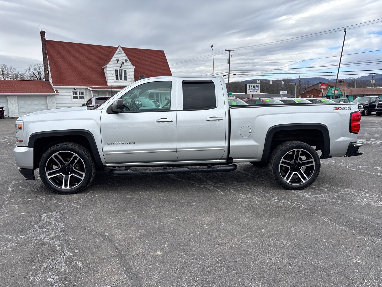 Used 2018 Chevrolet Silverado 1500 LT w/ LPO, Black Pack AWD/4WD image 4